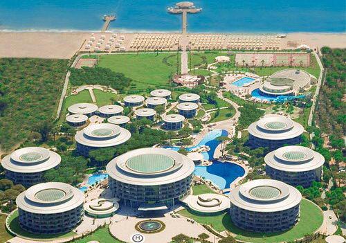 CALiSTA LUXURY RESORT