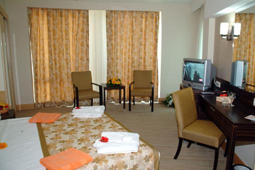 SHERWOOD BREEZES RESORT HOTEL