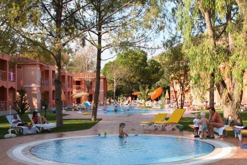 KUŞTUR CLUB HOLİDAY VİLLAGE