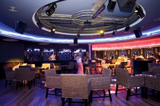 DELPHiN PALACE DELUXE COLLECTiON