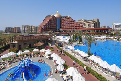 DELPHiN PALACE DELUXE COLLECTiON