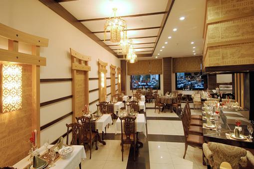 DELPHiN PALACE DELUXE COLLECTiON