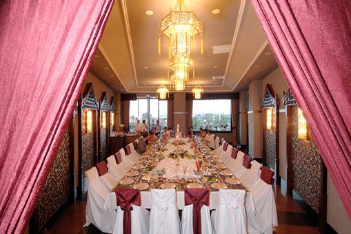 DELPHiN PALACE DELUXE COLLECTiON