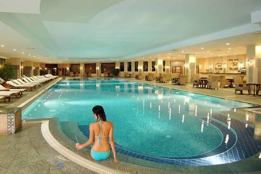 DELPHiN PALACE DELUXE COLLECTiON