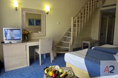 THE MAXIM RESORT HOTEL