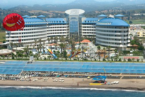 CRYSTAL ADMiRAL RESORT SUITES & SPA