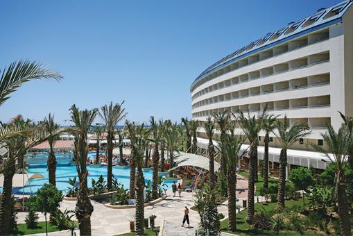 CRYSTAL ADMiRAL RESORT SUITES & SPA