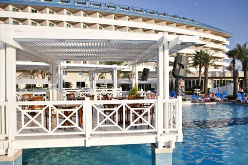 CRYSTAL ADMiRAL RESORT SUITES & SPA