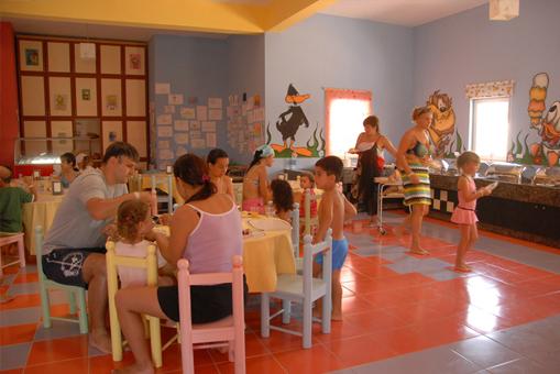 CRYSTAL ADMiRAL RESORT SUITES & SPA