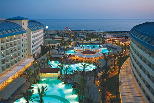 CRYSTAL ADMiRAL RESORT SUITES & SPA