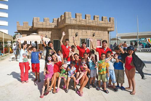 CRYSTAL ADMiRAL RESORT SUITES & SPA