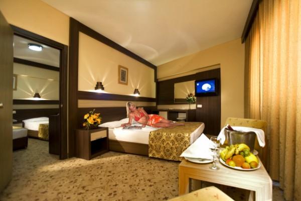 LONiCERA WORLD HOTEL