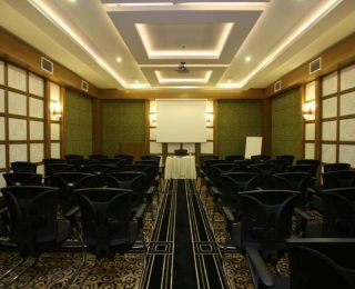 QUEEN ELiZABETH SUiTE HOTEL