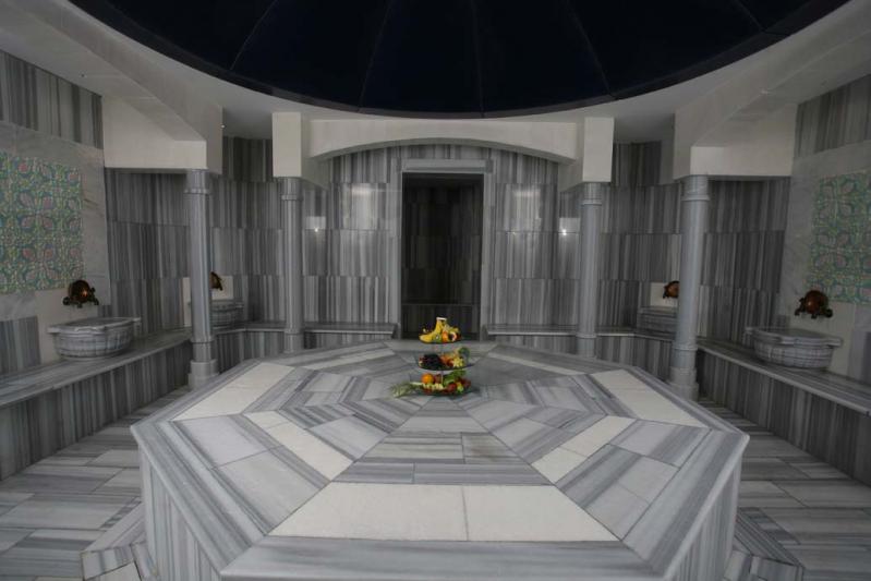 QUEEN ELiZABETH SUiTE HOTEL