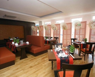 QUEEN ELiZABETH SUiTE HOTEL