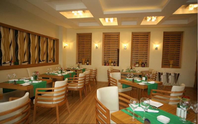 QUEEN ELiZABETH SUiTE HOTEL