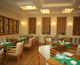 QUEEN ELiZABETH SUiTE HOTEL