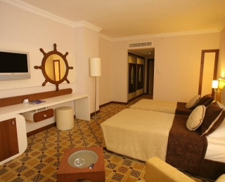 QUEEN ELiZABETH SUiTE HOTEL