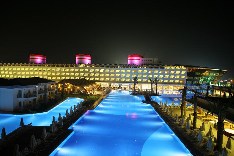 QUEEN ELiZABETH SUiTE HOTEL