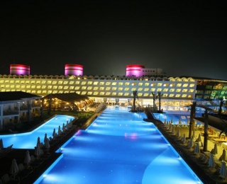 QUEEN ELiZABETH SUiTE HOTEL