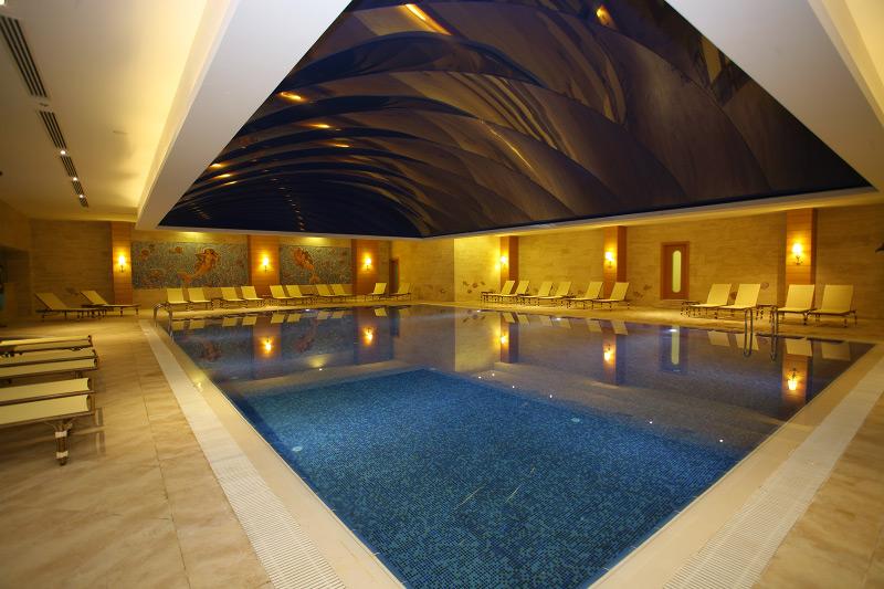 QUEEN ELiZABETH SUiTE HOTEL