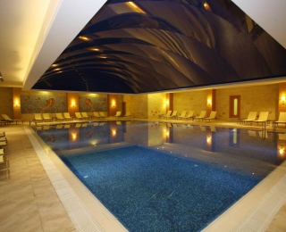 QUEEN ELiZABETH SUiTE HOTEL