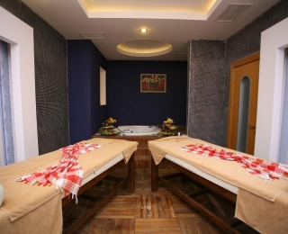 QUEEN ELiZABETH SUiTE HOTEL