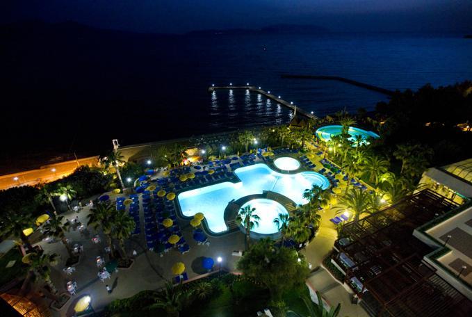 FANTASiA DE LUXE HOTEL KUŞADASI