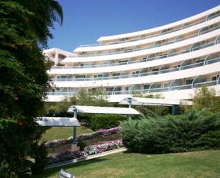 THE GRAND BLUE SKY INTERNATiONAL