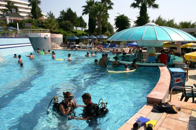 THE GRAND BLUE SKY INTERNATiONAL