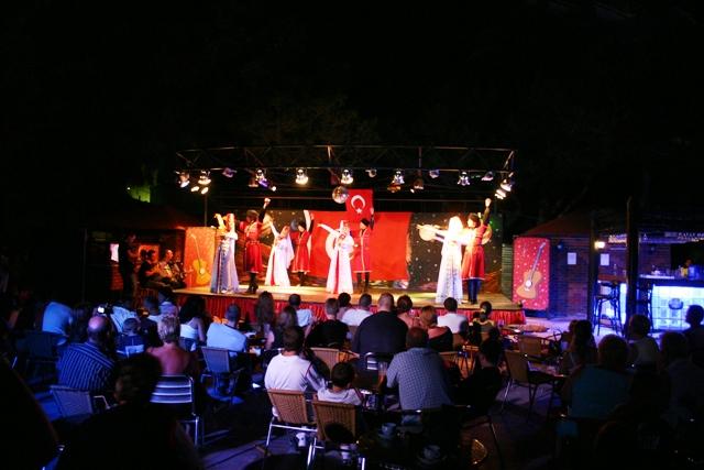 THE GRAND BLUE SKY INTERNATiONAL