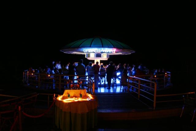 THE GRAND BLUE SKY INTERNATiONAL