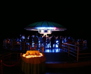 THE GRAND BLUE SKY INTERNATiONAL