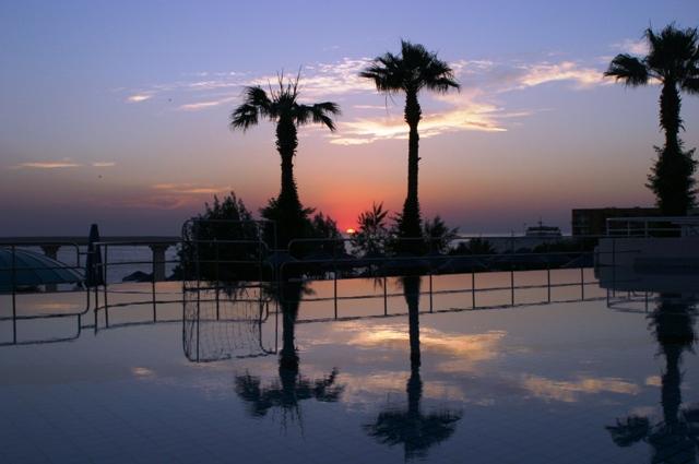 THE GRAND BLUE SKY INTERNATiONAL