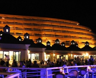 THE GRAND BLUE SKY INTERNATiONAL