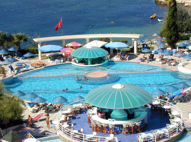 THE GRAND BLUE SKY INTERNATiONAL