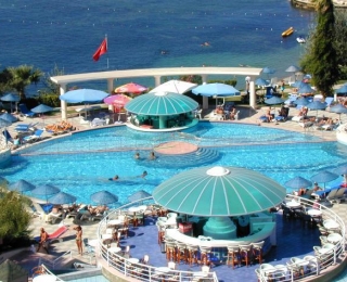 THE GRAND BLUE SKY INTERNATiONAL