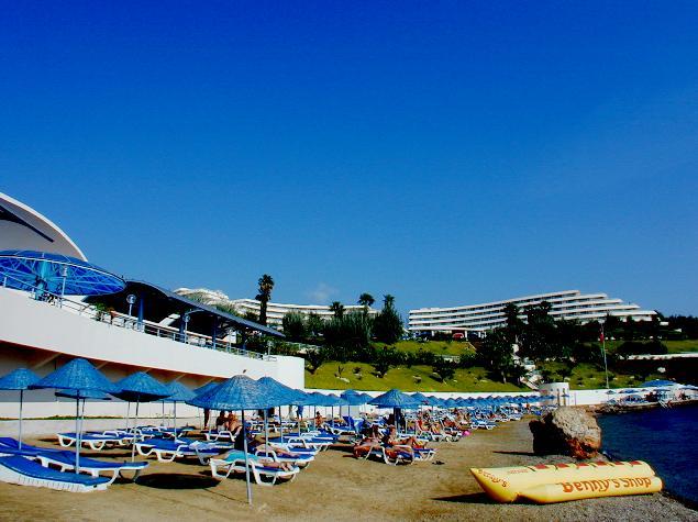 THE GRAND BLUE SKY INTERNATiONAL