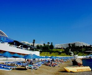 THE GRAND BLUE SKY INTERNATiONAL