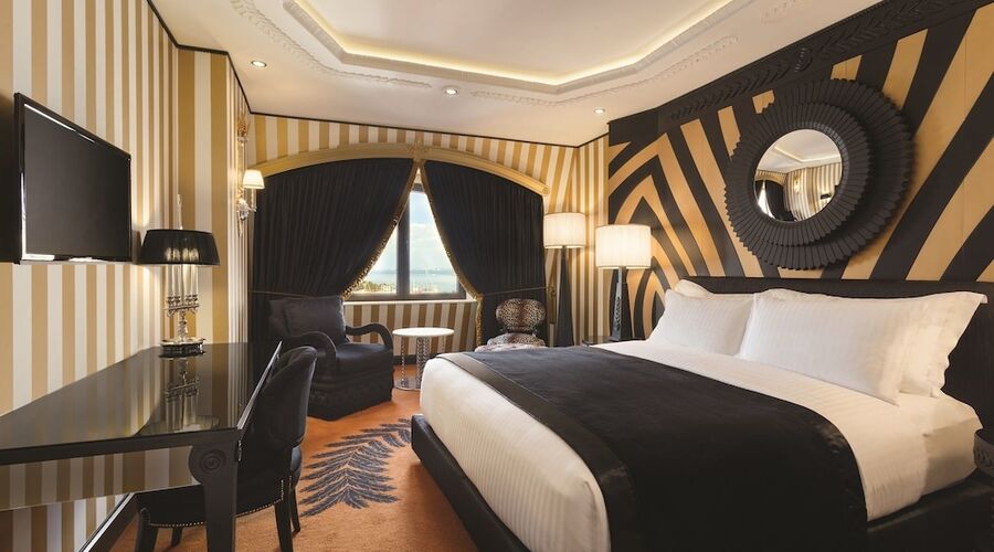 Wyndham Grand Istanbul Kalamis Marina Hotel