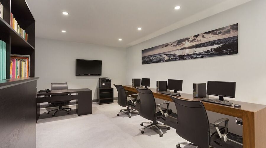 Wyndham Grand Istanbul Kalamis Marina Hotel