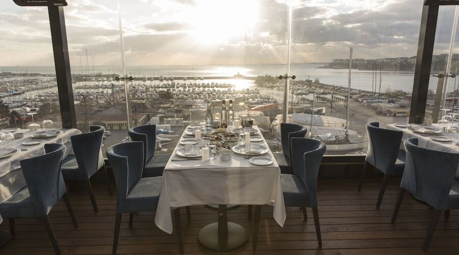 Wyndham Grand Istanbul Kalamis Marina Hotel