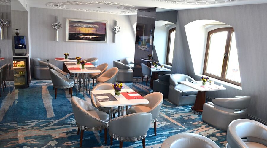 Wyndham Grand Istanbul Kalamis Marina Hotel