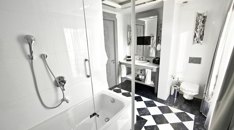 Wyndham Grand Istanbul Kalamis Marina Hotel