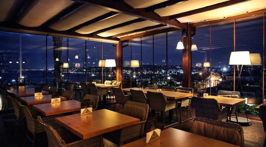 Wyndham Grand Istanbul Kalamis Marina Hotel