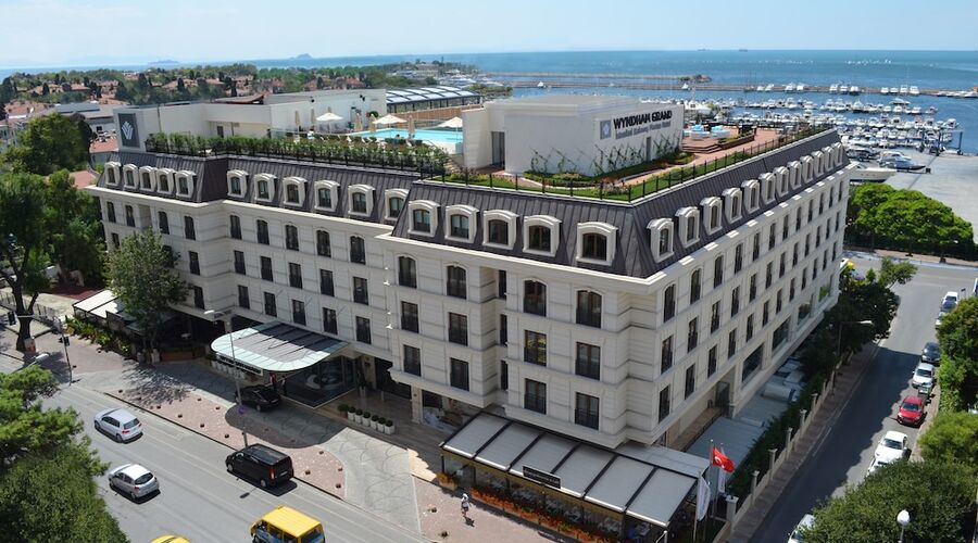 Wyndham Grand Istanbul Kalamis Marina Hotel