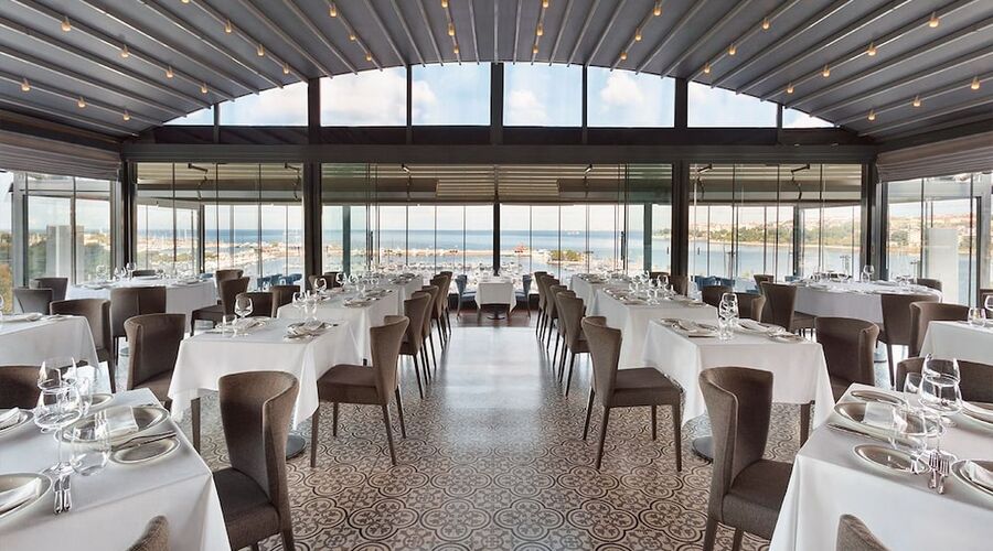 Wyndham Grand Istanbul Kalamis Marina Hotel