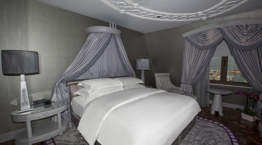 Wyndham Grand Istanbul Kalamis Marina Hotel