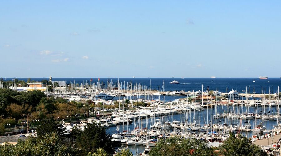 Wyndham Grand Istanbul Kalamis Marina Hotel