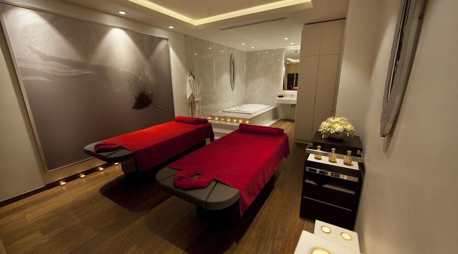 Wyndham Grand Istanbul Kalamis Marina Hotel